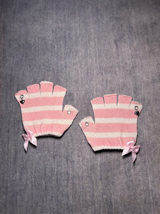 ෆ pink stripe gloves ₊˚⊹